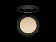 Younique A' La Mode Powder Luminizer Compact - BENEVOLENT