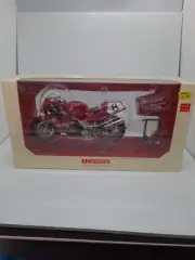 Universal Hobbies 1/12 Scale - Honda RC30 Carl Fogarty Isle of Man TT UH4822 New