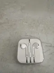 Apple iPhone Earphones with Mic, Volume Control 3.5mm
