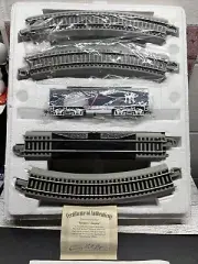 Bachmann Hawthorne Village New York Yankees Engine & Track Set w/ COA HO