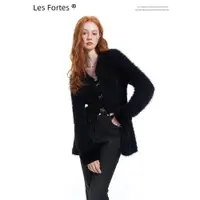 在飛比找ETMall東森購物網優惠-Les Fortes金屬掛扣開衫仿貂毛