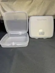 New Tupperware set of 2 hinged sandwich keepers Clear