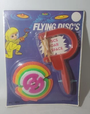 VINTAGE FLYING DISCS RACK TOY MOC HONG KONG C. 1970