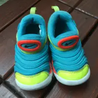 在飛比找蝦皮購物優惠-(二手）NIKE 童鞋 9C 毛毛蟲