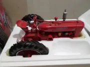 International Harvester Farmall M narrow front 1/16 toy tractor precision #7 NIB