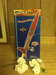 FLASH LAUNCH SET *ESTES #1478* - E2X -EASY TO ASSEMBLE - MODEL ROCKET SET NEW
