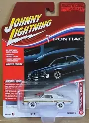 Johnny Lightning Muscle Cars USA 1973 Pontiac Le Mans GT White Lightning Super