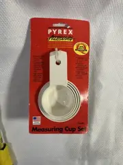 VTG 1999 NEW 4 PC Pyrex Accessories DRY Measuring Cup Set Kitchen Tools NOS