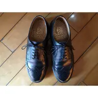 在飛比找蝦皮購物優惠-Dr.Martens 3989 經典款 英國製 雕花皮鞋 馬