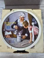 1982 Mother's Day Collection Plate by Knowles. Norman Rockwell Cooking Lesson