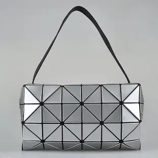 【ISSEY MIYAKE 三宅一生】BAO BAO ISSEY MIYAKE 三宅一生字母LOGO幾何格PVC 2X3拉鍊斜背包(銀)