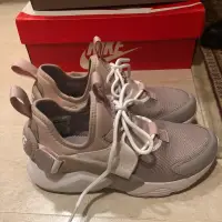 在飛比找蝦皮購物優惠-Nike Air huarache city low  粉色