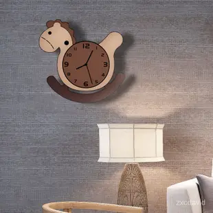 【現貨】木馬卡通創意靜音客廳臥室兒童房幼兒園鐘錶 掛鐘 可愛時尚裝飾  錶