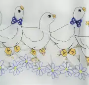 TABLECLOTH GEESE BOW DAISY FLOWER APPLIQUÉ EMBROIDERY FRENCH COUNTRY SCALLOP 32”