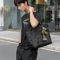 在飛比找蝦皮購物優惠-男士日本時尚品牌簡約單肩包斜挎包尼龍布大容量手提包托特包