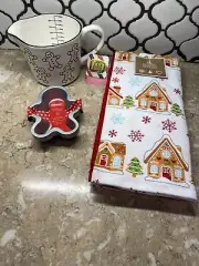 Gingerbread Baking Lot - Measuring Jug, Mini Gingerbread Man Pans, Kitchen Towel