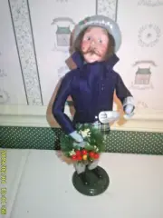 BYERS CHOICE CAROLER -2022 YARDLEY FAMILY MAN CAROLER- NEW