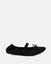 Miss Sofie Medina/Black Casuals 09