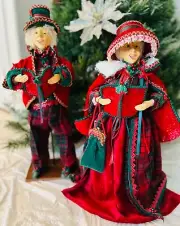 Traditional Christmas Carolers set of 2