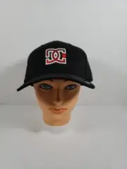 New DC SHOES Sports Skate Apparel Red & Black Hammering Flex-Fit S/M Hat