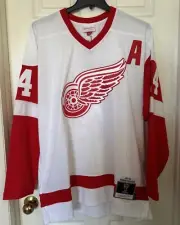 Mitchel & Ness Men's L Brendan Shanahan White Detroit Red Wings 2001/02 Jersey