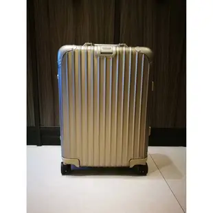 金色 RIMOWA TOPAS TITANIUM 四輪登機箱(全新)