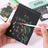 在飛比找蝦皮購物優惠-臺灣熱銷 韓國創意刮畫本創意DIY兒童玩具卡通塗鴉本素描本刮