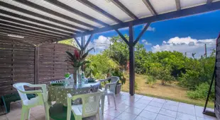 Appartement d'une chambre avec vue sur la mer jardin clos et wifi a Le Robert a 5 km de la plage