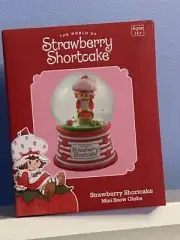 Strawberry Shortcake - Mini Snowglobe - 4" BNIB