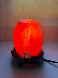 在飛比找Yahoo!奇摩拍賣優惠-鴿血紅鹽燈 2.6公斤 實拍實賣 顏色紅潤 紋路優美