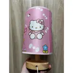 HELLO KITTY貓粉紅色可愛裝飾檯燈 竹木燈座 USB插頭