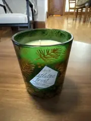 Bellevue Luxury Candles Mistletoe Frost 12 Oz Label Bent. No Lid New Dual Wick