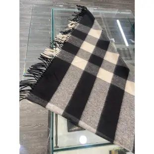 高雄凡賽斯歐洲精品 BURBERRY BBR 經典格綾文 三角形 圍巾、披肩