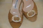 $775 New MANOLO BLAHNIK SEDARABY beige camel leather gold jeweled SHOES 40.5