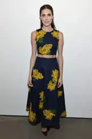 Allison Williams poses backstage at the Michael Kors fashion show - Old Photo 1