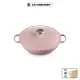 【Le Creuset】典藏琺瑯鑄鐵鍋媽咪鍋22cm(縷空雕花/甜心粉-鋼頭-內鍋白)