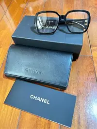 在飛比找Yahoo!奇摩拍賣優惠-Chanel 平光眼鏡超時尚保證真品95成新原價近2萬非LV
