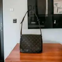 在飛比找蝦皮購物優惠-LOUIS VUITTON 路易威登 肩背包 M51257 