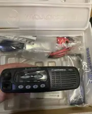 Motorola CDM750 UHF 403-470MHz 25-40 Watt 4 Ch AAM25RKC9AA1AN NEW +prog and tune
