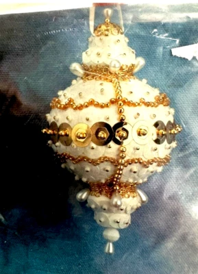 Vtg Herrschners Beaded Sequin Christmas Ornament Kit White Gold Pearl - Makes 4