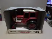 International Harvester 1568 V8 1/16 toy tractor Red Cab #4602 NEW IN BOX
