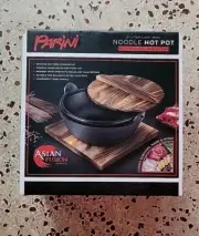 Parini Asian Fusion Cast Iron Noodle Hot Pot with Wooden Lid & Trivet New in Box