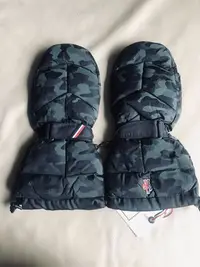 在飛比找Yahoo!奇摩拍賣優惠-[熊熊之家3]保證全新正品 Moncler 米彩綠  羽絨 