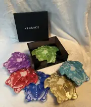 NEW VERSACE ACRYLIC MEDUSA COASTER SET OF 6 + HOLDER, Purple Red Blue Gold Green