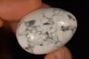 *HOWLITE* Egg 4cm 47g White Palm Stone Natural Healing Crystal