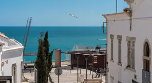 Albufeira Oldtown 330ft Beach Private garage AC Wifi