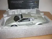 1:18 Autoart LAMBORGHINI COUNTACH 25th ANNIVERSARY EDIT Rare, new non-displayed
