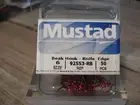 50 Mustad Fishing Knife Edge Beak Hook 92553-RB Size 6 Blood Red Finish