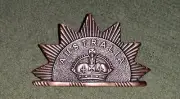 BOER WAR AUSTRALIAN COMMONWEALTH HORSE RISING SUN HAT BADGE - ARMY REPRODUCTION