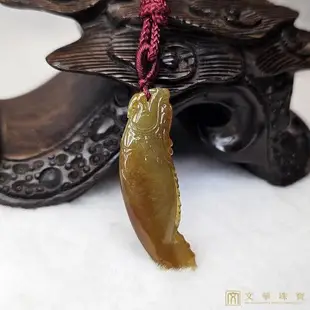 【文華珠寶】黃翡魚躍龍門玉墜 贈精美中國繩乙入 天然緬甸硬玉A貨